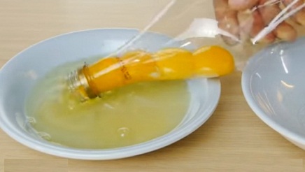 easy way to separate eggs yolks