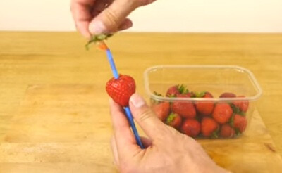 how to Prepare strawberries for fruit salad 2017