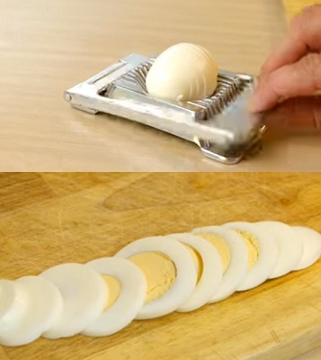 how to use an egg slicer to cut strawberry
